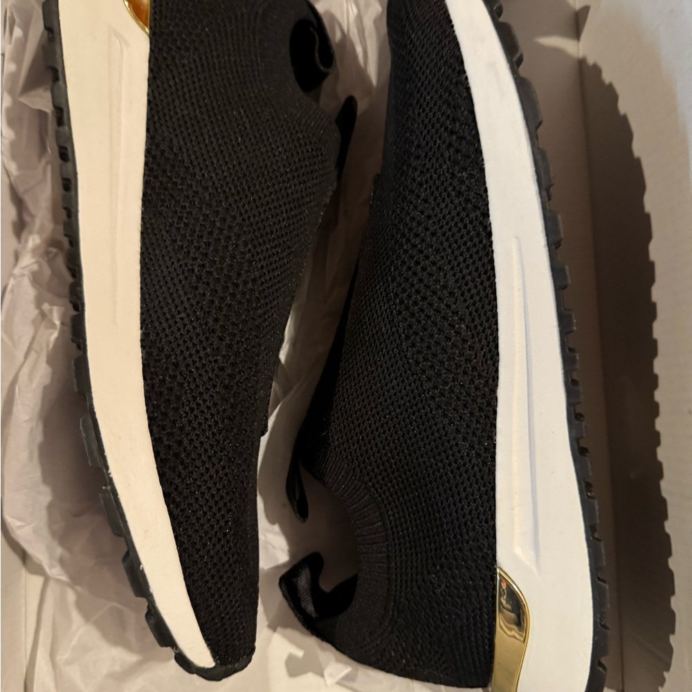 🔥 NIB Michael Kors “Bodie Slip-On” Black Sneakers Women 8.5 🔥